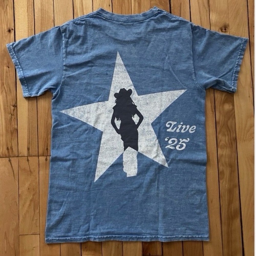 NWT Beyoncé Cowboy Carter Tour Deja Blue web exclusive Paris t-shirt - Picture 2 of 4